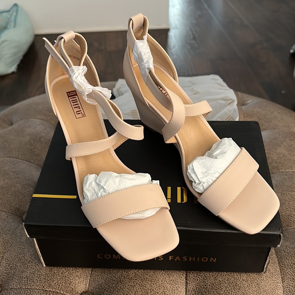 IDIFU Women's Strappy Wedge Shoes size 10